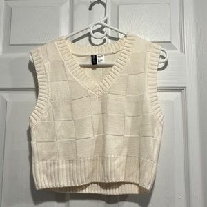 White sweater vest H&M